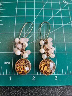 EARRINGS gold tone animal print Leopard beaded vtg vintage